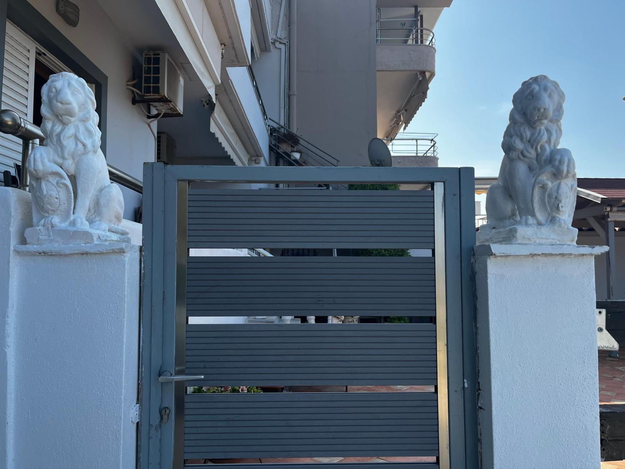 Family Sea & Garden View Apartment Превеза Экстерьер фото