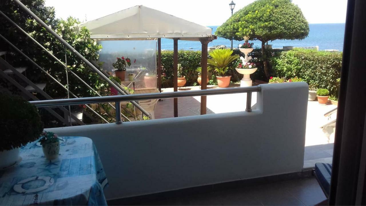 Family Sea & Garden View Apartment Превеза Экстерьер фото